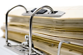 Ein webbasiertes Dokumentenmanagementsystem bietet klare Vorteile, z.B. umfangreiche Suchfunktionen.